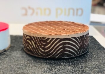 מוסים ועוגות גבינה מתוק מהלב